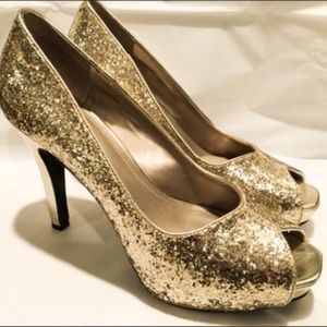 🌹Nine West gold peep toe heels